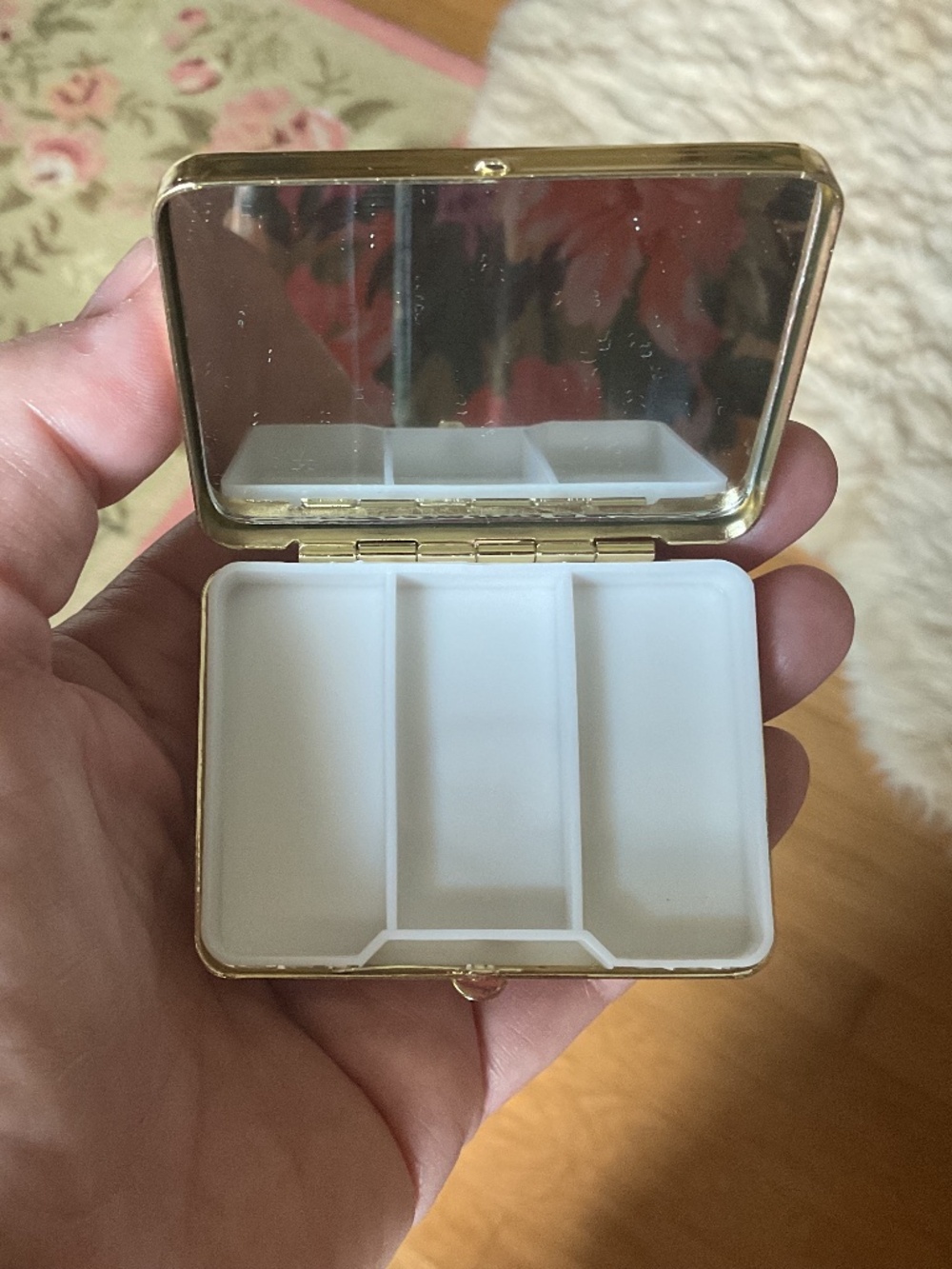NWOT Virgin Mary Icon Pills Case With Mirror - Picture 7 of 12